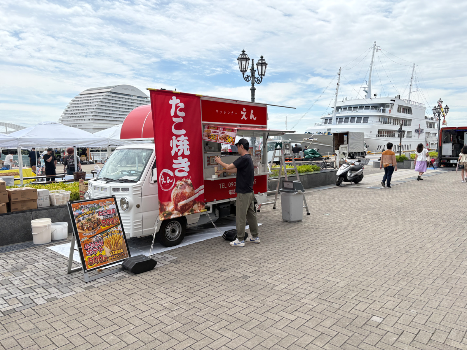 第3回 KOBEアジアンフェスタwithきららマルシェ(神戸市・ハーバーランド高浜岸壁北) の出店の様子